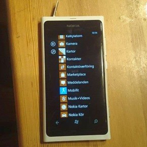 Nurkująca Lumia 800