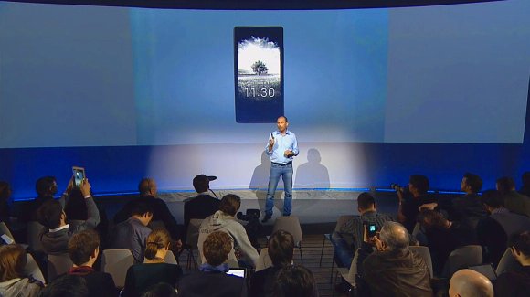 YotaPhone - Władymir Martynow