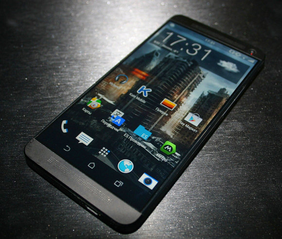 HTC One+ M8 - panel z przyciskami HTC One+ M8 - panel z przyciskami