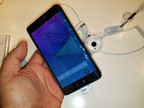 Telefon z zagiętym ekranem? 