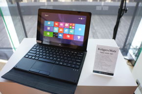 Tablet z dopinaną klawiaturą