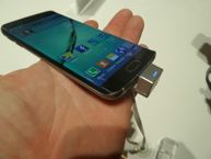 Oglądamy pozaginany telefon