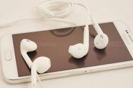 Słuchawki Samsunga i konkurencyjnej firmy