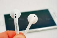 Słuchawki Samsunga i konkurencyjnej firmy