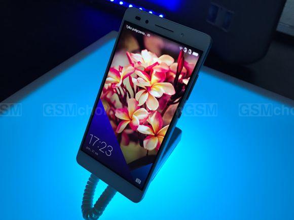 Telefon prezentuja się bardzo elegancko Telefon prezentuja się bardzo elegancko