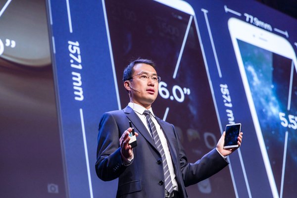 Kevin Ho prezentuje Mate 8