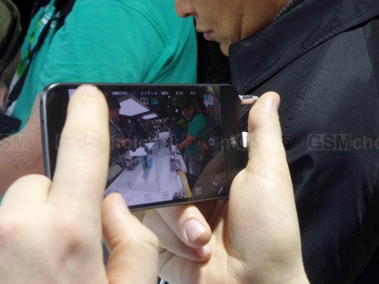 Smartfon, który w połączeniu z kolekcją akcesoriów LG Friends, może być przekształcony w cyfrowy aparat fotograficzny Smartfon, który w połączeniu z kolekcją akcesoriów LG Friends, może być przekształcony w cyfrowy aparat fotograficzny