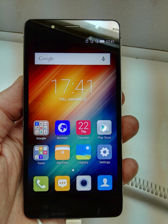 Hisense L676 Hisense L676