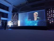 Imprezę prowadził Marcin Meller, którego wyraźnie zafascynowały gogle Gear VR