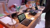 Tablety Yoga oraz ogólny widok stoiska Lenovo
