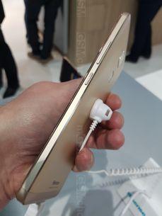 Hisense E76