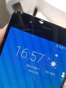 Hisense A2 - dwa wyświetlacze