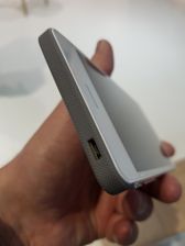 Hisense C30 w dwóch wersjach kolorystycznych