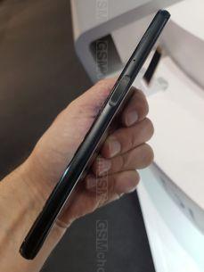 Hisense A2 - dwa wyświetlacze