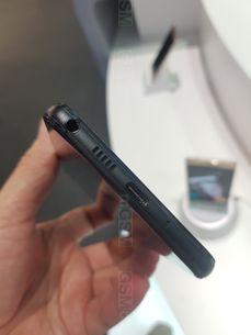Hisense A2 - dwa wyświetlacze