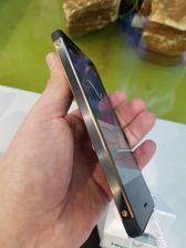 Hisense C30 w dwóch wersjach kolorystycznych
