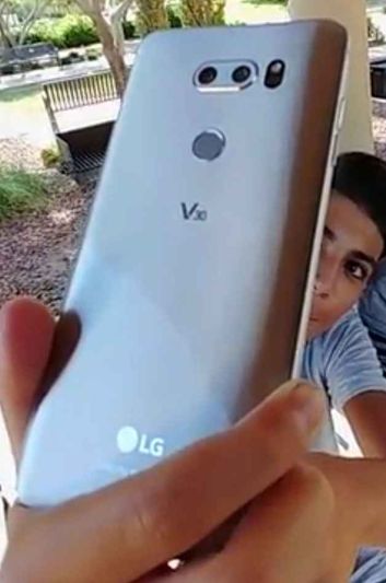 LG V30