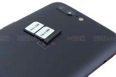 Szuflada SIM. Miejsca na microSD niestety brak... Szuflada SIM. Miejsca na microSD niestety brak...