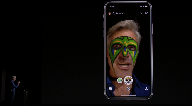 Craig Federighi prezentuje możliwości Super Retina Display i rozpoznawania twarzy