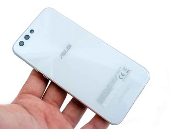 Asus ZenFone 4 ZE554KL
