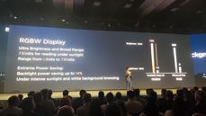 Sporo uwagi poświęcono wyświetlaczom...