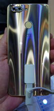 ZTE Blade V9 w złotej obudowie