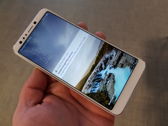 Na zdjęciach model Zenfone 5 Lite w różnych wersjach kolorystycznych