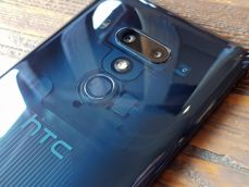 HTC U12+.