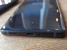 HTC U12+.