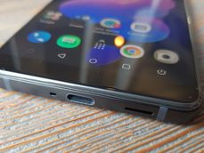 HTC U12+.