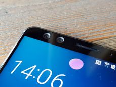 HTC U12+.