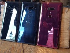 HTC U12+.