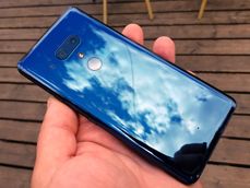 HTC U12+.