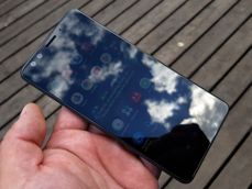 HTC U12+.
