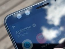 HTC U12+.