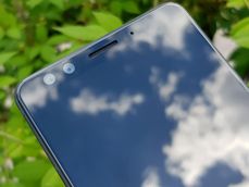 HTC U12+.