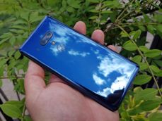 HTC U12+.