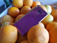 HTC U12+.