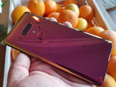 HTC U12+.