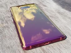 HTC U12+.