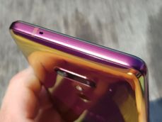 HTC U12+.