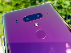 HTC U12+.