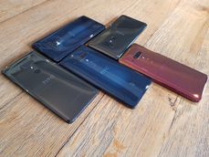 HTC U12+.