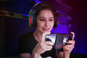 Asus ROG Phone z akcesoriami w akcji