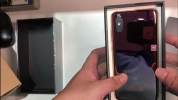 Xiaomi Mi 8 Screen Fingerprint Edition i jego opakowanie