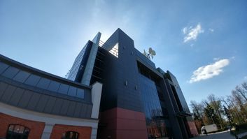 To samo ujęcie z aparatu standardowego i szerokokątnego To samo ujęcie z aparatu standardowego i szerokokątnego