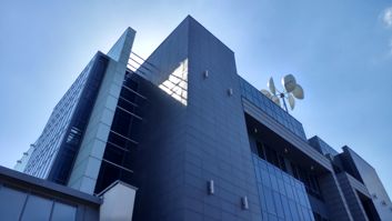 To samo ujęcie z aparatu standardowego i szerokokątnego To samo ujęcie z aparatu standardowego i szerokokątnego