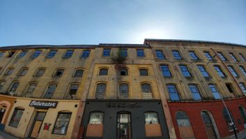 To samo ujęcie z aparatu standardowego i szerokokątnego To samo ujęcie z aparatu standardowego i szerokokątnego