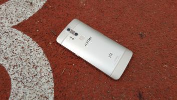 ZTE Axon Elite