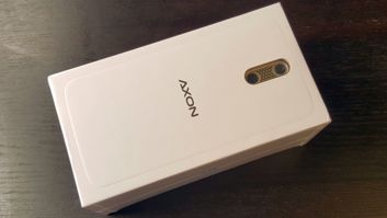 Opakowanie ZTE Axon Elite Opakowanie ZTE Axon Elite
